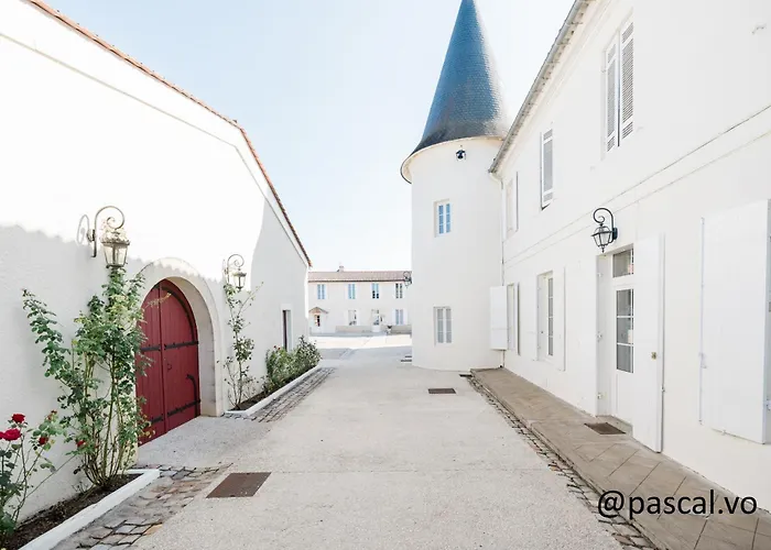 D'hotes Du Chateau De Seguin